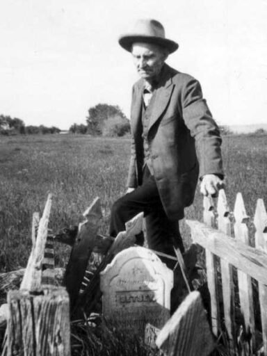 Contrasting Contracts: Ramsay grave, Riverton